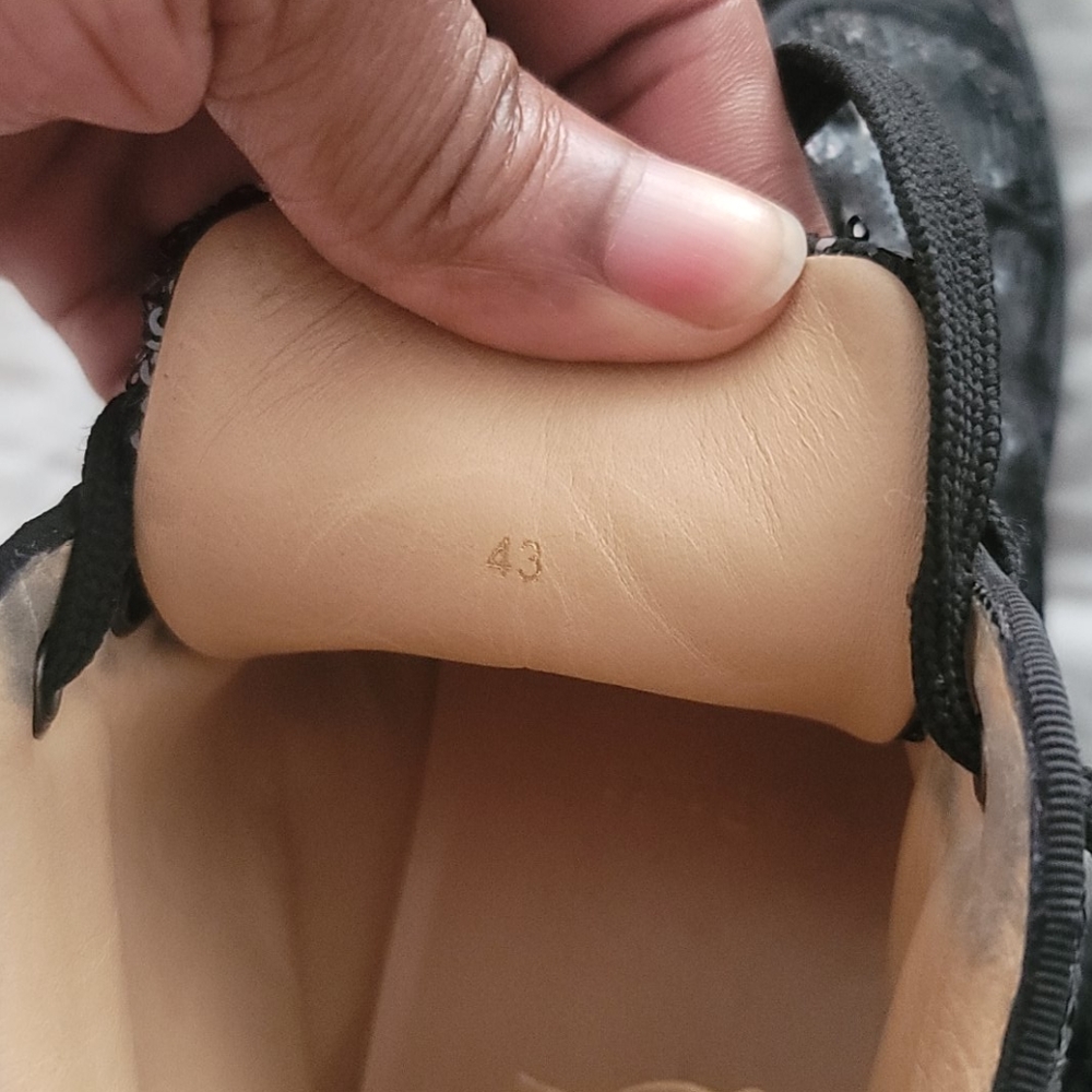Sneakers - Picture 5 of 5